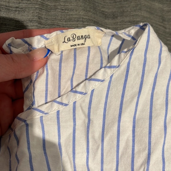 White and blue blouse - Picture 2 of 3